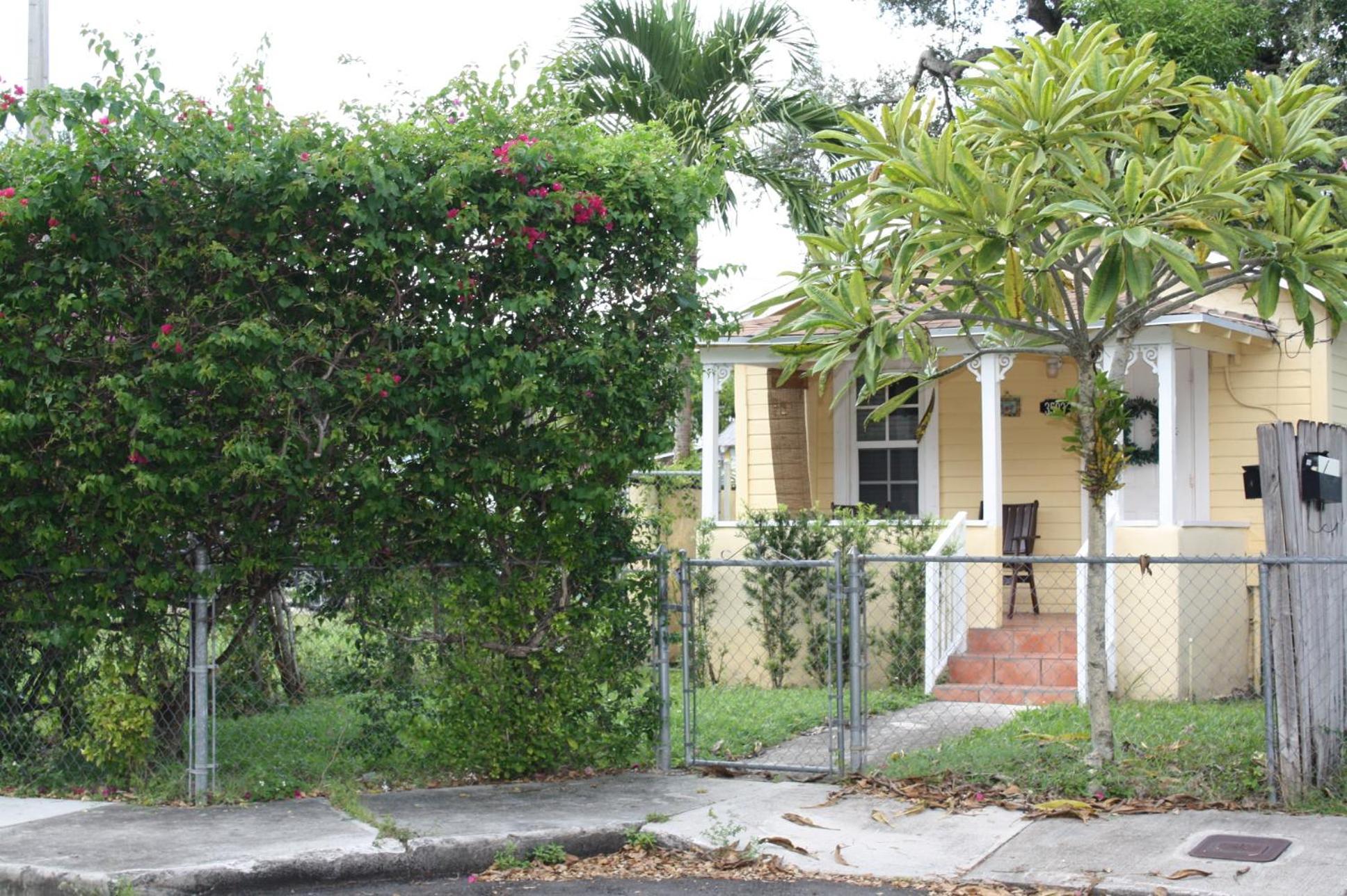 Key West Style Historic Home In Coconut Grove Florida The Yellow House Маямі Екстер'єр фото